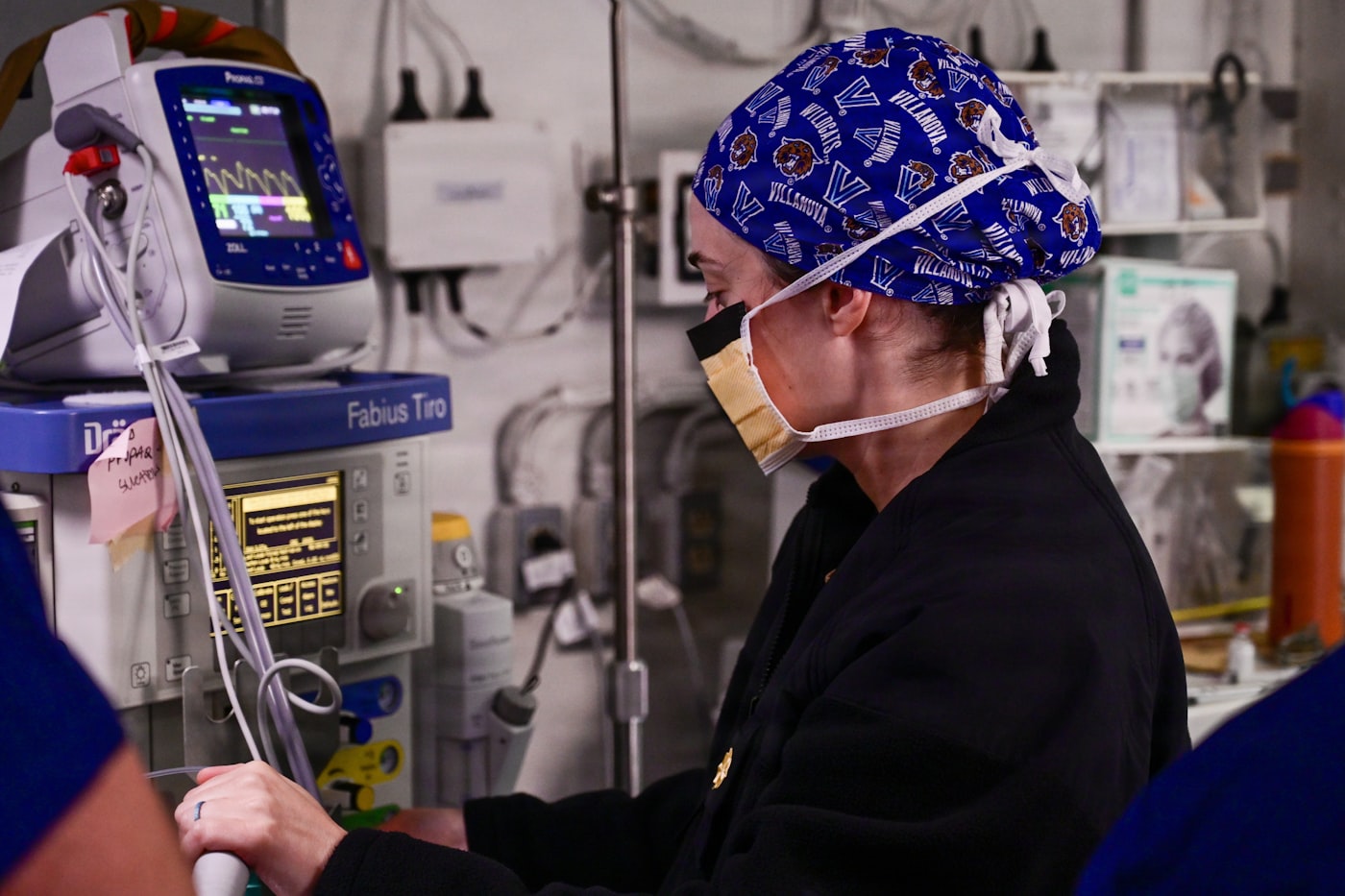 Medical staff monitoring a patient during 24-hour supervised detox