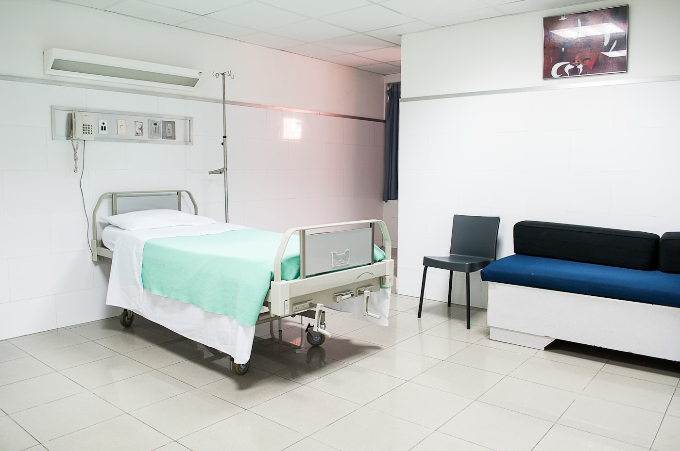 Hospital inpatient room representing a consultant-led detoxification unit