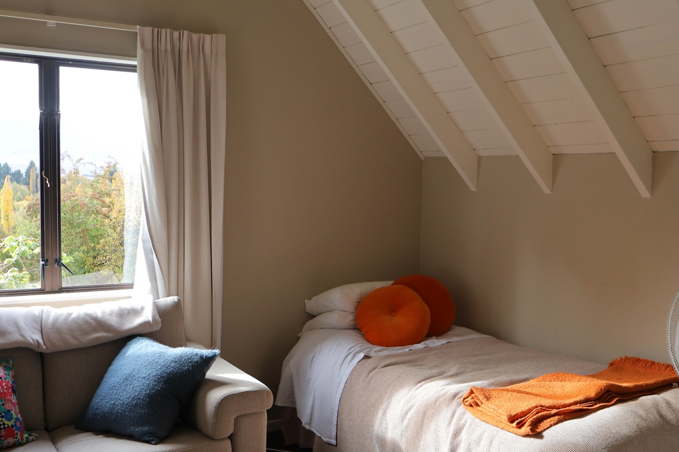 Quiet single bedroom in a residential treatment setting